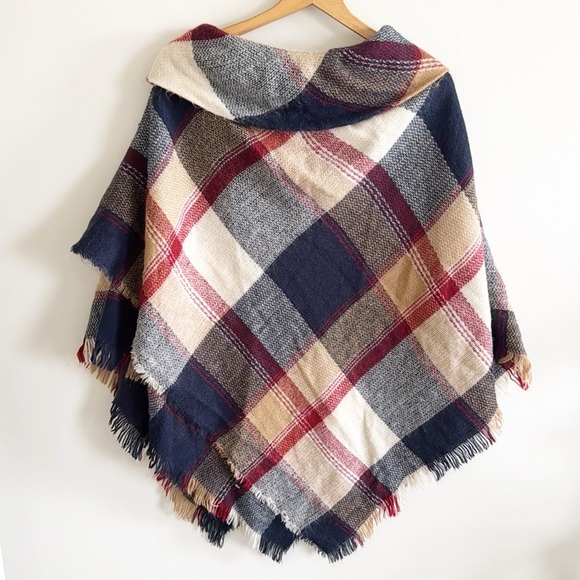 Modena NYC plaid knit soft fringe Shawl/Cape/poncho Women’s One Size NWOT - Picture 4 of 6